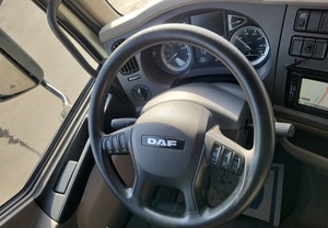 รถบรรทุกขนส่งสินค้า DAF สีขาว มุมมองด้านหน้า ปี 2022 สำหรับการขนส่งเชิงพาณิชย์ - Product Image 5