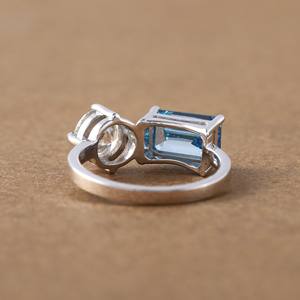 Capturez les cœurs avec notre unique bague en diamant élégamment conçue en or blanc 14 carats avec des diamants de laboratoire. - Product Image 3