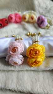 Fleur de pivoine de créateur classique avec bracelets de perles Corsage de poignet Corsage de renoncule en soie Corsage de mariage Haldi Mehndi cadeau de retour de faveur - Product Image 4