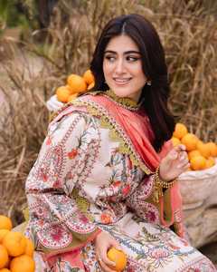 ชุดเดรสสไตล์ปากีสถานสุดเก๋จาก WS INTERNATIONAL ดีไซน์ลายดอกไม้บนผ้าชีฟองสีขาว ให้ลุคดูดีมีระดับ - Product Image 2