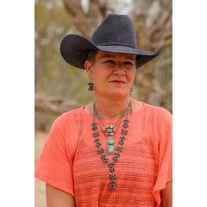 Collier Scott Skeets Kingman en turquoise et argent sterling, bijou de collection culturelle - Product Image 1