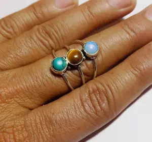 Bellissime pietre multicolori rotonde anello liscio Cabochon superba cornice in argento 925 con cornice anello tre perle di colore