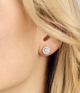 Pendientes de Diamantes Cultivados en Laboratorio, Corte Brillante Redondo, Oro Blanco de 18K, Color E, 4 Gramos de Peso, Clásicos, Proveedor OEM al por Mayor de Vala Brothers - Product Image 1