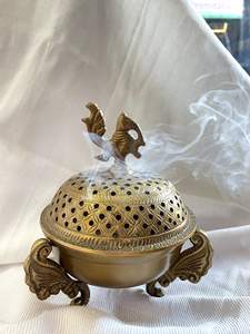 Brûleur d'encens en laiton écologique et durable avec chaîne suspendue pour autel religieux et culte à domicile - Product Image 6