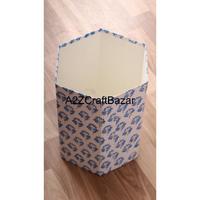 Panier en papier écologique fait main de 5 L, motif géométrique décoratif, couvercle en bois recyclable, type couvercle roulant, rectangulaire