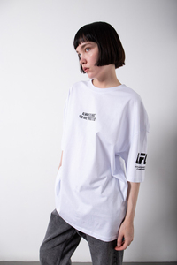 Camiseta de manga corta con logotipo personalizado para mujer, diseño prémium de alta calidad, 100 algodón, informal, de gran tamaño, 180-280 GSM, OEM - Product Image 4