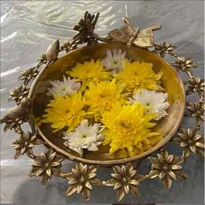 Mariposa de latón puro de calidad de exportación Urli decoración india tradicional hecha a mano artesanía de Metal fino latón indio tradicional - Product Image 1