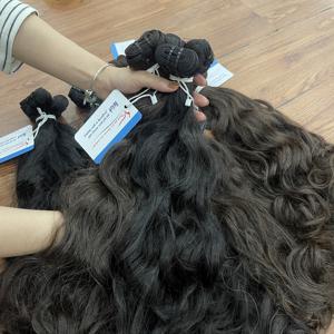 Cheveux à trame colorée avec la couleur tendance, extensions de cheveux humains vietnamiens, double trame, prêtes à être expédiées, ondulées naturelles - Product Image 3