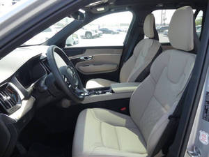 Volvo XC90 B6 Plus Bright Theme 7 places d'occasion en excellent état, modèle 2025 - Product Image 5