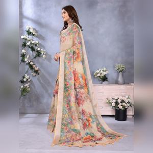 ผ้าส่าหรีลายดอกไม้หลากสีสันโทนเบจแบบมืออาชีพ รุ่น GG-423  ซักเฉพาะ  ให้ความรู้สึกนุ่มละมุน  ประกายละเอียดอ่อน  และมีเอกลักษณ์เฉพาะตัว - Product Image 5