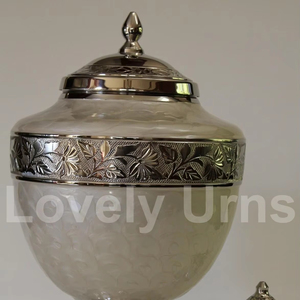Urnas de cremación para adultos de latón esmaltadas con perlas de Metal de hoja y Flor de plata grabada para cenizas humanas bolsa de terciopelo gratis - Product Image 1