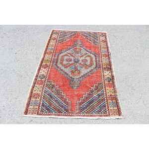 Alfombra Vintage de 3.6x5.6 pies, Alfombra Persa Turca de Lana Roja y Azul - Product Image 1