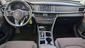 SUV Optima LX 2024 Usado, Volante a la Izquierda, Automático, Gasolina, Asientos de Cuero, Techo Panorámico, Cámara Trasera 360, Auto Usado en Excelentes Condiciones - Product Image 4