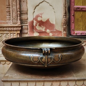 Rounded Shape Brass Urli Hammered Top Class Quality Handmade Table Top Urli Best Decorative Design Urli Bowl . - Product Image 4