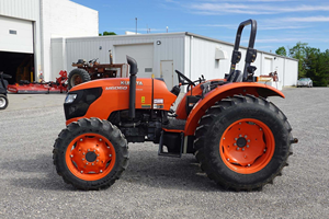 รถแทรกเตอร์ Kubota M6060HD คุณภาพดีที่สุด ขับเคลื่อน 4 ล้อ กำลัง 60 แรงม้า 75 แรงม้า 80 แรงม้า 120 แรงม้า รถแทรกเตอร์สำหรับงานเกษตร เครื่องจักรกลการเกษตร มีจำหน่าย - Product Image 3