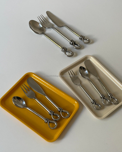 Ensemble de couverts en métal argenté avec poignée à tête de noeud simple - Product Image 3