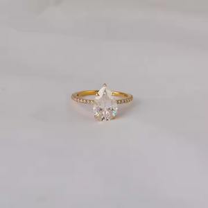 Bague de fiançailles de luxe en or 14KT coupe poire diamant cultivé en laboratoire demi-éternité coupe ronde côté diamant cadeau surprise pour les filles - Product Image 1