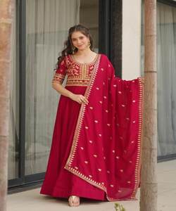 ชุดต้อนรับเรขาคณิตชุดด้านล่างพร้อมกระจกและการปักลาย zari สำหรับลุคหรูหราดู anarkali - Product Image 3