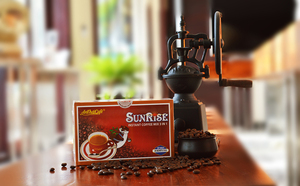 <strong>3</strong> <strong>in</strong> <strong>1</strong> <strong>INSTANT</strong> <strong>COFFEE</strong> POWDER MIX COMBINATION BETWEEN <strong>NON</strong> <strong>DAIRY</strong> <strong>CREAMER</strong> and SUGAR - SUNRISE <strong>COFFEE</strong>
