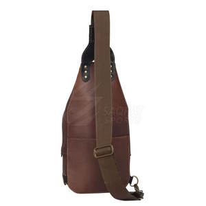 Sac de poitrine en cuir de qualité supérieure avec sangle réglable Sac de poitrine en cuir élégant avec un matériau durable et un design confortable - Product Image 4