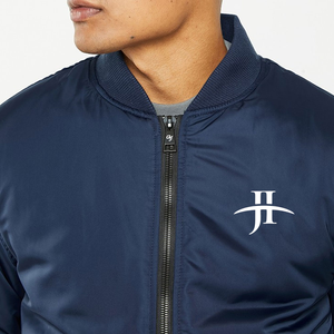 เสื้อแจ็คเก็ตบอมเบอร์ผ้าซาตินเนื้อนุ่มสำหรับผู้ชาย คอตั้ง สไตล์สตรีท ผิวมันเงา รับทำโลโก้ตามสั่ง บริการ OEM - Product Image 4