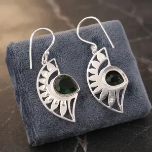 Niharika Gems Boucles d'oreilles pendantes bohèmes en argent sterling 925 pour femme, design géométrique, tourmaline verte sertie en clos, faites à la main - Product Image 4