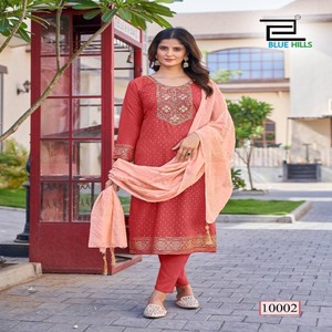 Conjunto de traje especial para Festival para mujer Listo para usar Top con estampado de lámina de rayón con bordado, Fondo de rayón y Chanderi Dupatta - Product Image 2