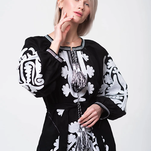 ชุดแม็กซี่เดรสปักลายทำด้วยมือของผู้หญิงมีกระเป๋ารอบเอวชุดปาร์ตี้ลำลองฤดูร้อนขายส่งลวดลายทึบ - Product Image 6