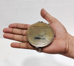 Boussole classique vintage en cuivre |   Boussole de navigation magnétique antique portable, design circulaire, pour les voyageurs et les collectionneurs nautiques - Product Image 6