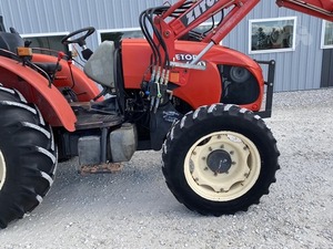 Tractor Agrícola ZZETOR 6441 de 22HP con Motor y Componentes de Transmisión - Product Image 4
