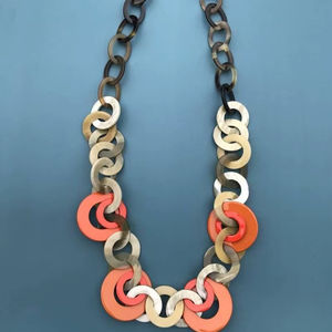 Collar de Lujo Hecho a Mano con Cuerno de Búfalo, Joyería Natural y Sostenible para Mujer, Alta Calidad - Product Image 1