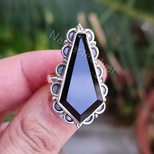 Anillo Gótico de Ataúd Hecho a Mano en Plata de Ley 925 con Ónix Negro Natural, Licenciado para Halloween, Regalo para Brujas - Product Image 1