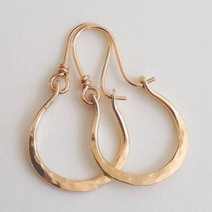 Boucles d'oreilles en laiton pour femme avec charme antique et design délicat pour une soirée élégante ou une tenue formelle - Product Image 3