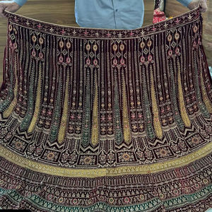 Ensemble Lehenga Royal Velvet Style Rajwadi avec travail lourd de Jarkan, double can can, long choli, dupatta, bordure sur 4 côtés, Butti, hiver et été - Product Image 3