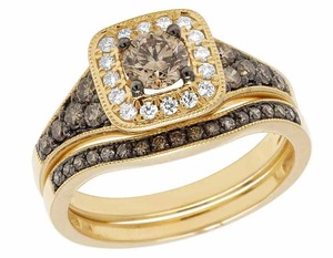 Excellent Quality Diamond Twist <b>Ring</b> in 18K Gold <b>for</b> Romantic Themes <b>Couples</b> Gifts or <b>Matching</b> set Available at Affordable Price - Product Image 4