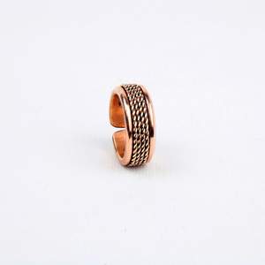 Anillo de banda trenzada de cobre minimalista de moda, puño abierto Ajustable, diseño de dos tonos para una comodidad elegante todos los días - Product Image 6