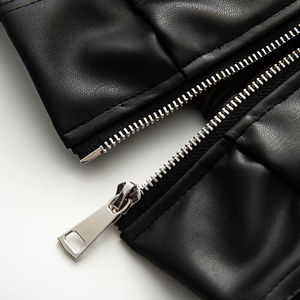 Veste en cuir véritable respirante pour femmes, design personnalisé, vêtements d'extérieur de haute qualité pour femmes, dernière tendance de la mode pour un look élégant - Product Image 6