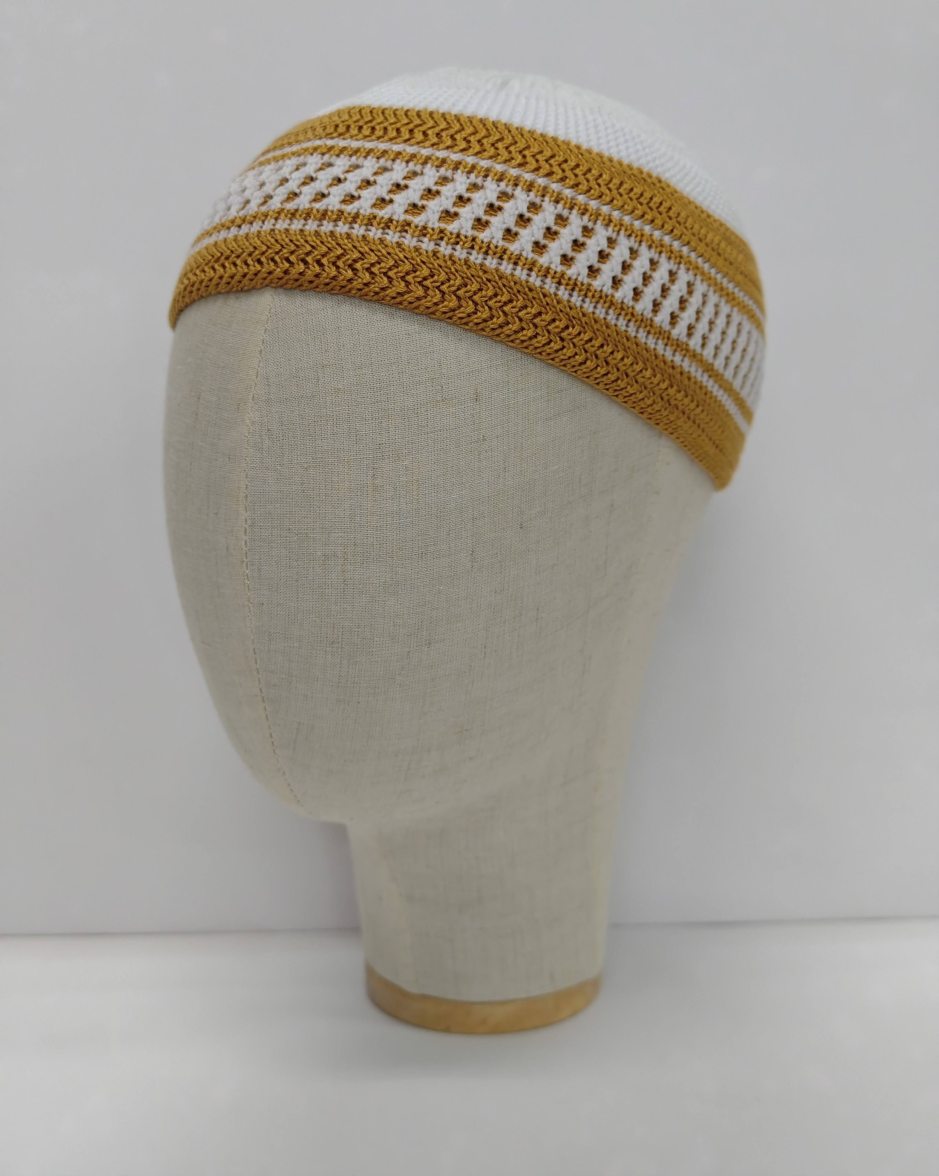 สีเหลือง