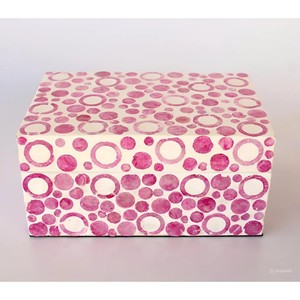 Lujosa caja decorativa de nácar con círculos rosas, perfecta para almacenamiento de joyas y accesorios pequeños, decoración del hogar - Product Image 3