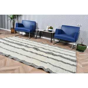 Tapis Kilim turc 4,7x8 pieds (142x243 cm), tapis vintage blanc avec motifs de plantes et d'arbres - Product Image 4