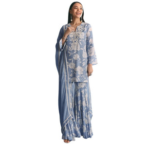 Costume Kurta Sharara en mousseline bleue à imprimé floral avec Moti Cutdana pour réception de fête de mariage et événements culturels - Product Image 2