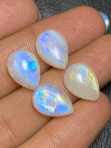 Venta al por mayor maravilloso azul fuego Arco Iris piedra lunar forma de pera cabujón pulido a mano calibrado piedra preciosa Color blanco Natural - Product Image 2