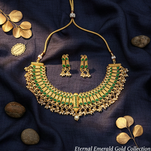 Ensemble de collier élégant en or avec pierres vertes et accents de perles, bijoux de mariée traditionnels pour les mariages et les occasions festives - Product Image 4