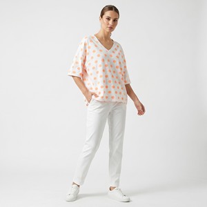 Grand t-shirt à manches courtes et col en V avec pois colorés, 100 % coton, taille unique (tailles 36-44) - Product Image 1