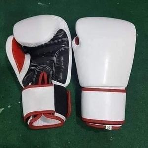 ถุงมือชกมวยคุณภาพสูง ราคาโรงงาน ลดราคาพิเศษ รับทำโลโก้ ถุงมือฝึกซ้อม PU ระบายอากาศ ทนทานต่อการสึกหรอ ปรับขนาดได้ - Product Image 1
