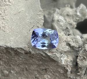 1.40 Carat High Quality Tanzanite <b>Cushion</b> Cut Bio-Colored Gemstone 100% Natural <b>White</b> Tanzanite Blue 8x6 MM 3mm Loose Gemstones - Product Image 2