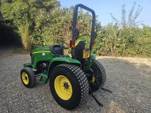 รถแทรกเตอร์ John Deere 1025R 3320 ขนาดเล็ก 4*4 พร้อมอุปกรณ์ต่อพ่วง รถตัก รถตัดหญ้า และรถขุดหลัง ผลิตในสหรัฐอเมริกา พร้อมส่งออก ลดราคาพิเศษ ปี 2025 - Product Image 4