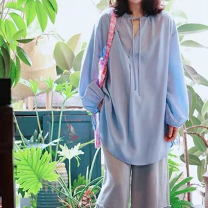 เสื้อเบลาส์พิมพ์ลายดอกไม้สำหรับผู้หญิง100% โพลีเอสเตอร์สำหรับฤดูใบไม้ร่วงและใบไม้ผลิ - Product Image 3