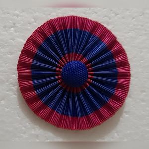 C'est une rosette maçonnique, généralement utilisée comme accessoire pour l'étole d'un maître maçon. - Product Image 2