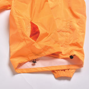 Chubasquero desechable ligero de alta calidad OEM, producto adulto de plástico grueso, a prueba de viento e impermeable para viajes al aire libre - Product Image 6